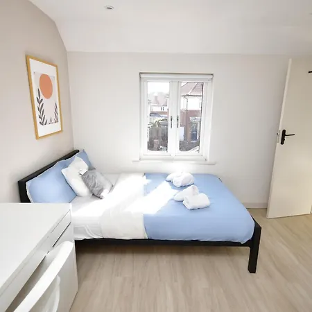Modern Stratford Studio 3